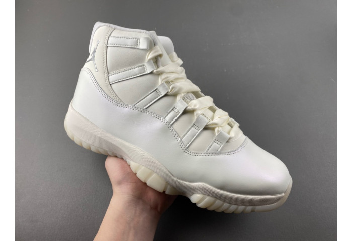 Air Jordan 11 Retro Pearl AR0715-110