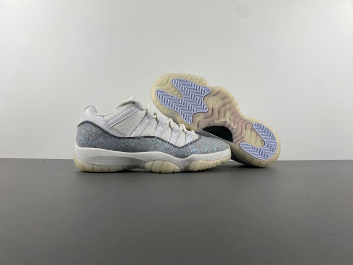 Air Jordan 11 Low HQ7000-001
