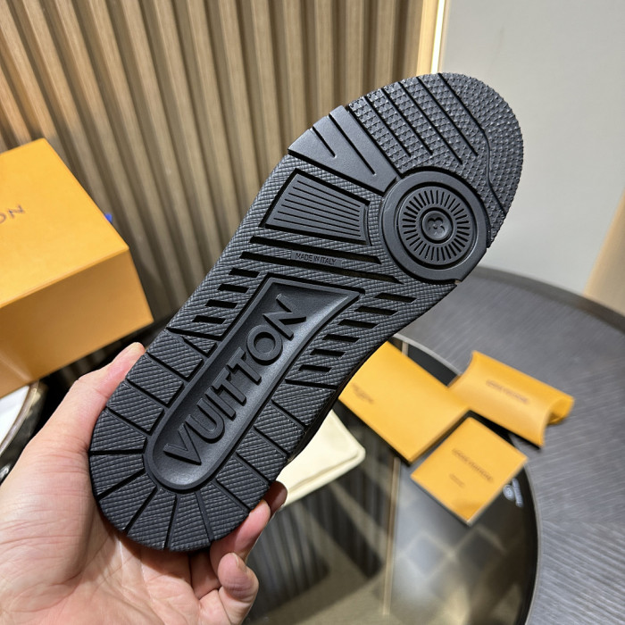LOU1VTON SNEAKER