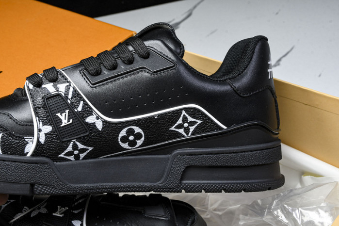 LOU1VTON SNEAKER
