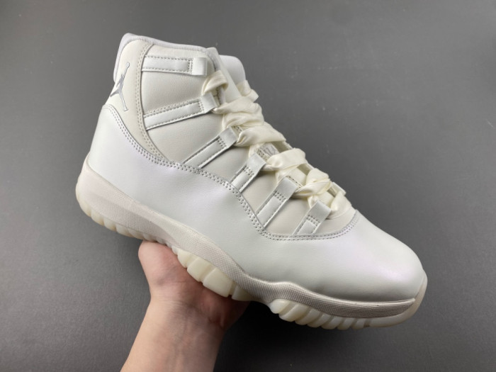 Air Jordan 11 Retro Pearl AR0715-110