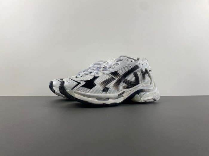 blcg runner sneaker