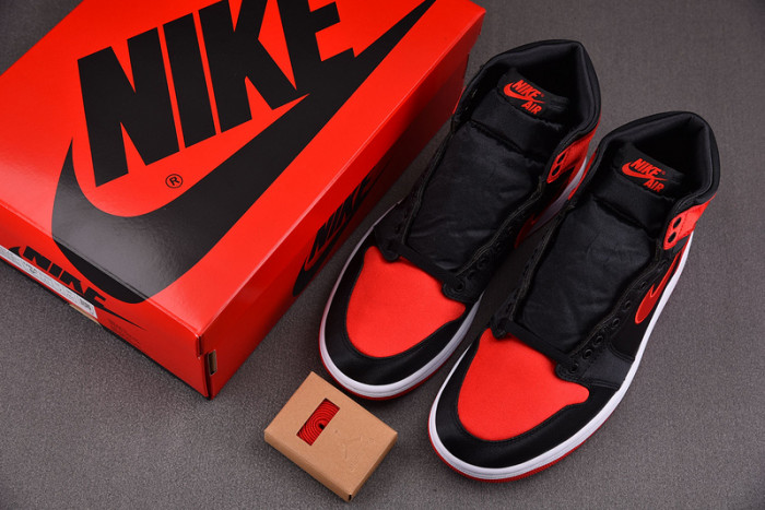 Air Jordan 1 High OG WMNS Satin Bred FD4810-061